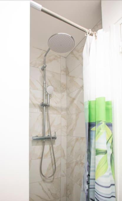 Appartement Studio Renove De Charme - Canal Saint Martin *
