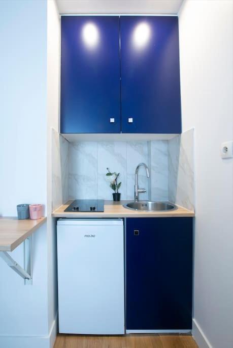 Appartement Studio Renove De Charme - Canal Saint Martin Parijs